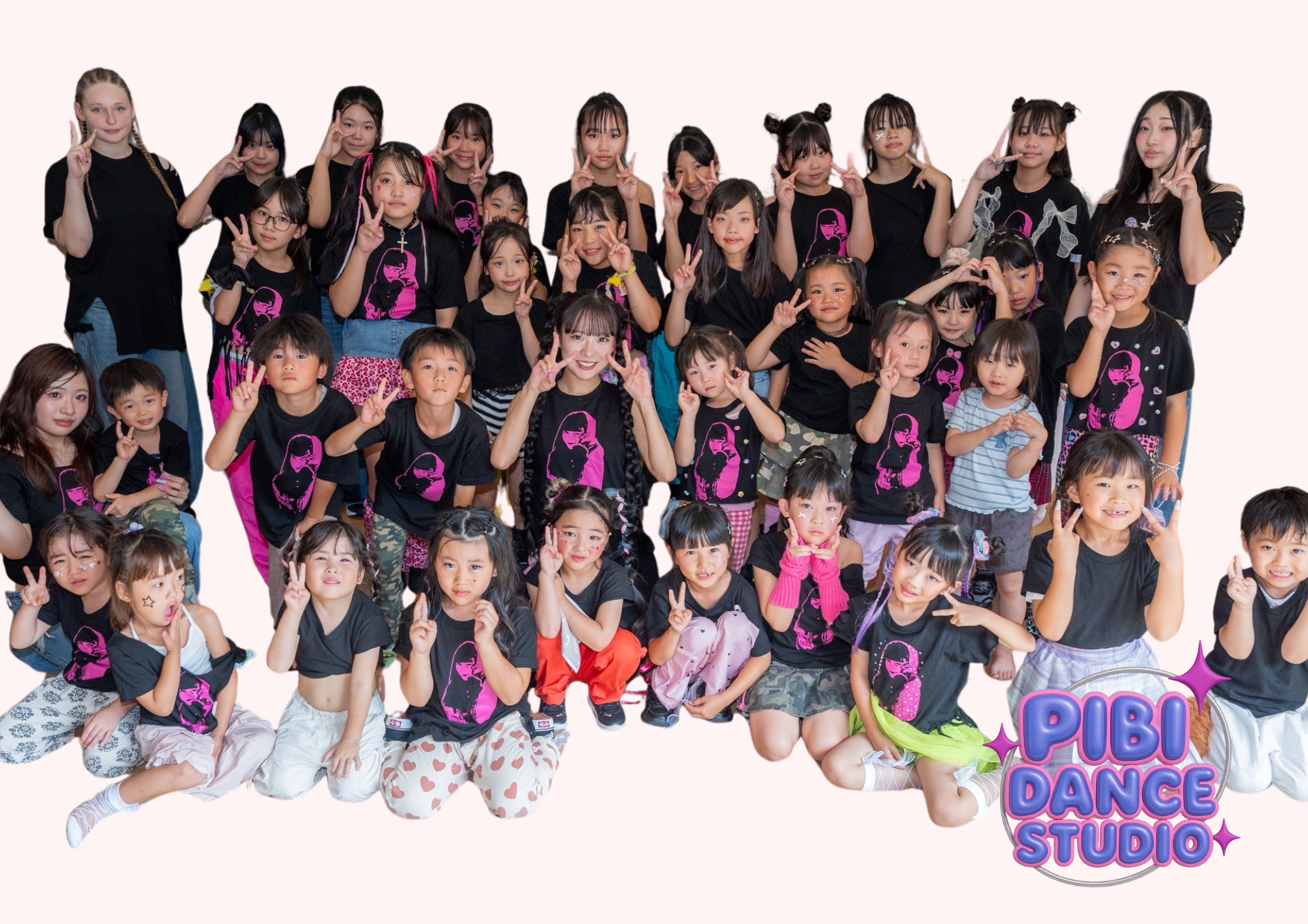 PIBI DANCE STUDIOの生徒と講師